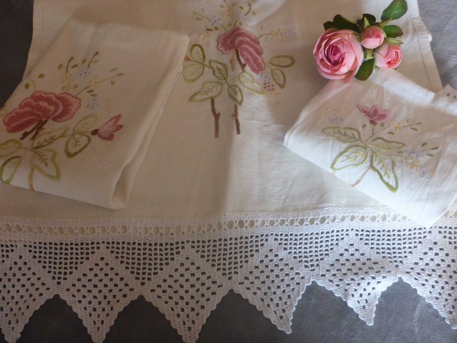 Linho Puro - 3 requintadas toalhas casa banho, bordado floral manual