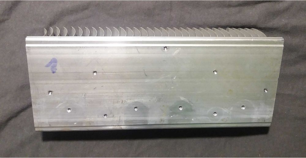 Radiator nr 1
Wymiary: 200 × 83 mm