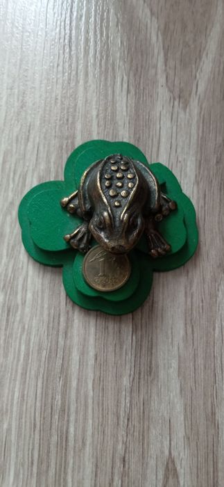 Żabka na szczęście