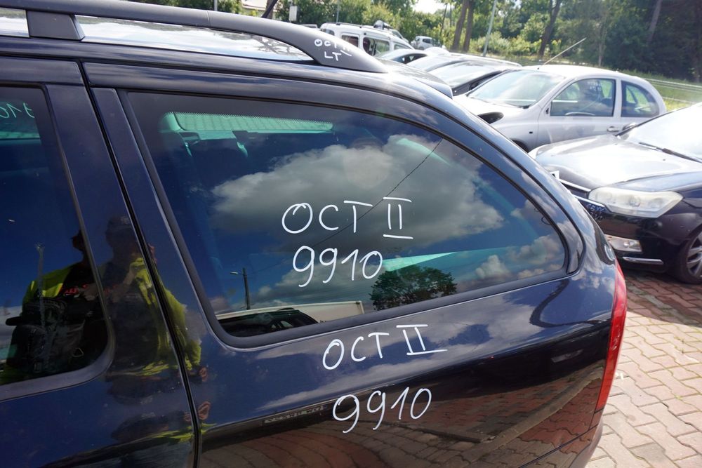 SZYBA KAROSERYJNA TYLNA LEWA BOCZNA OCTAVIA II 1Z5 LIFT KOMBI  SKODA 2008-2013