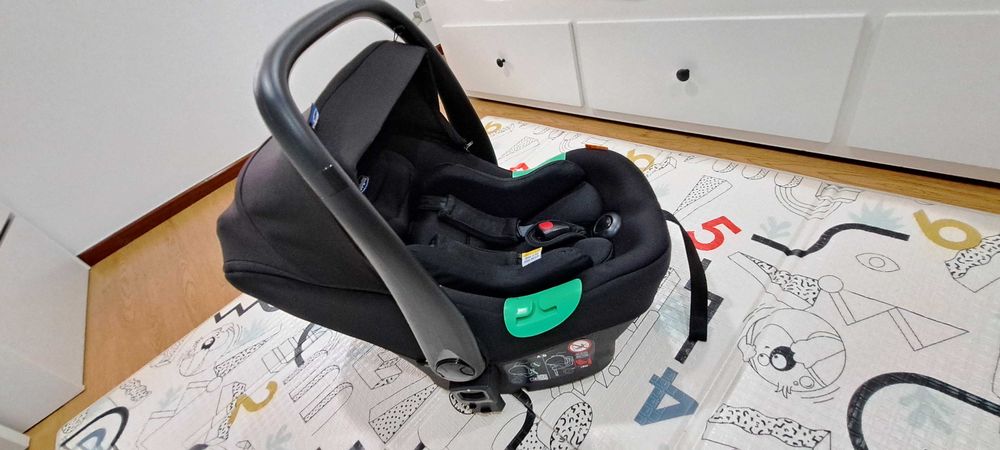 Conjunto Ovo e Base Isofix Chicco