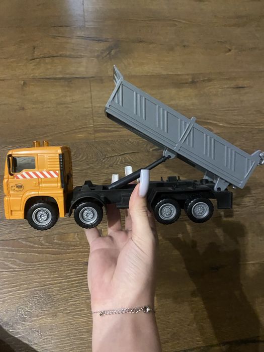 якісні іграшкові машинки