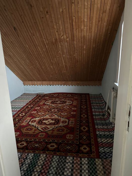 Здам кімнати ( поверх)  у 3-х поверховому будинку,