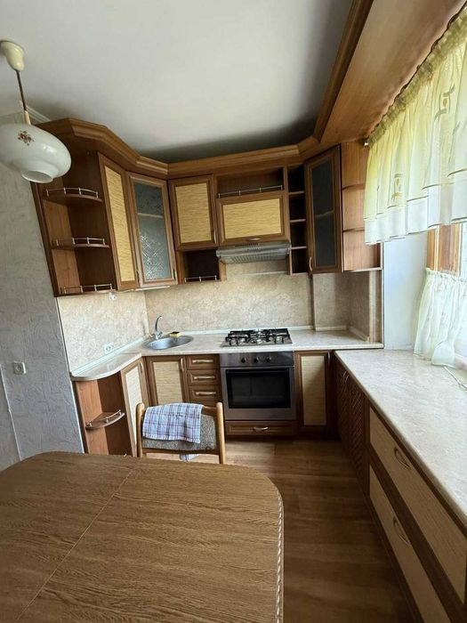 Продаж 3-кімнатної квартири в зручному районі!