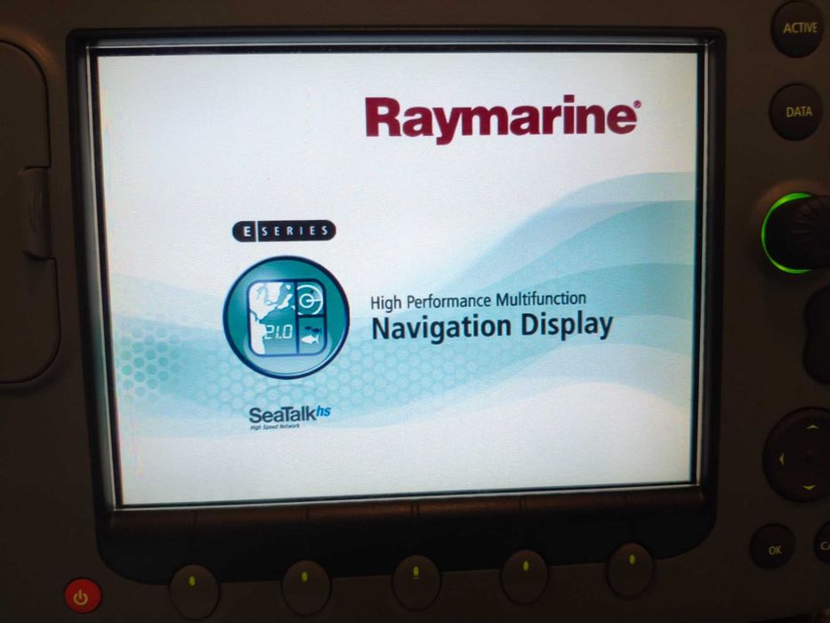 Raymarine E80 - Plotter de navegação multifunções