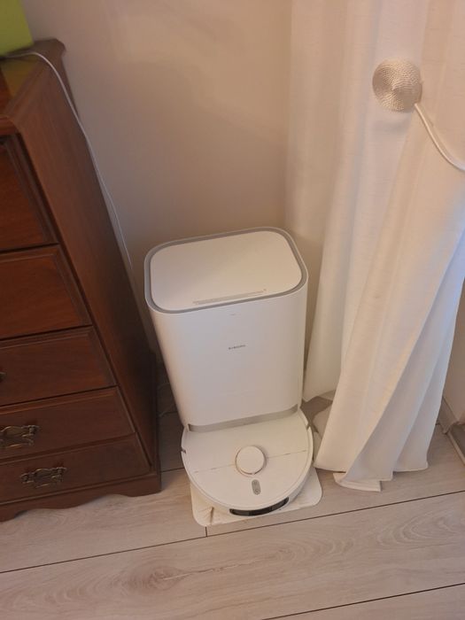 Robót odkurzająco-myjący