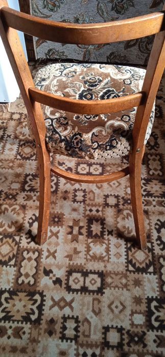 Стілець м'який дерев'яний