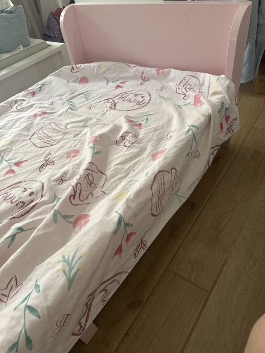 Cama extensivel de crianca rosa
