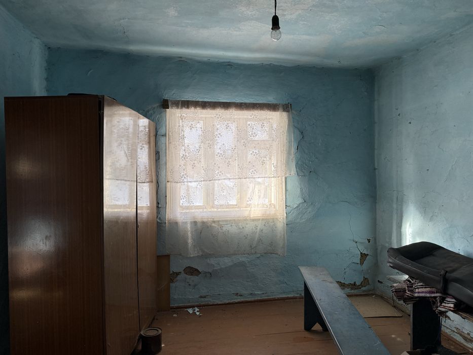 Продається будинок та 10 соток у с. Верхній Студений у карпатах