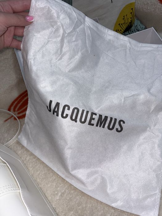 женская сумка Jacquemus Le Bambino белого цвета из гладкой кожи