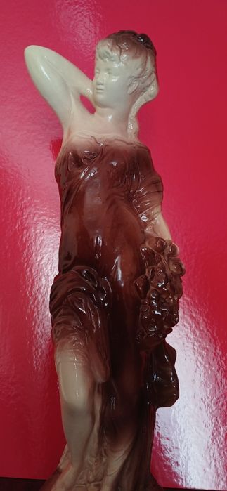 Статуетка дівчини 52 см