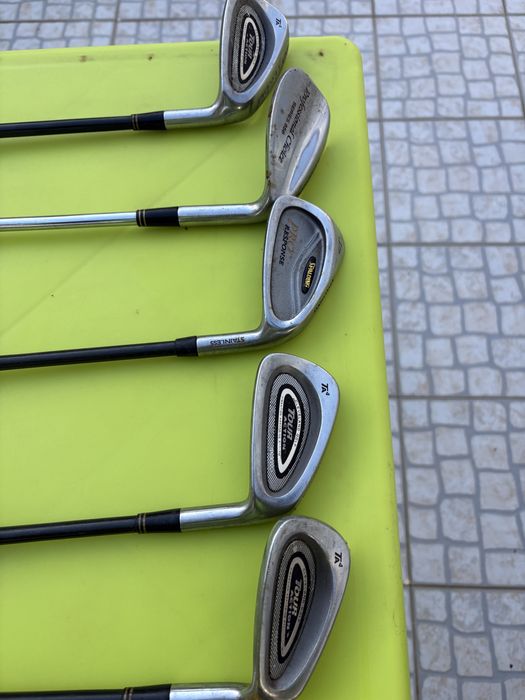 Tacos de golfe com saco transporte em bom estado