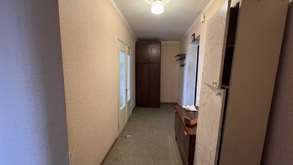 Продам 2к. квартиру 71м2 с большой кухней-студией в г.Черноморске