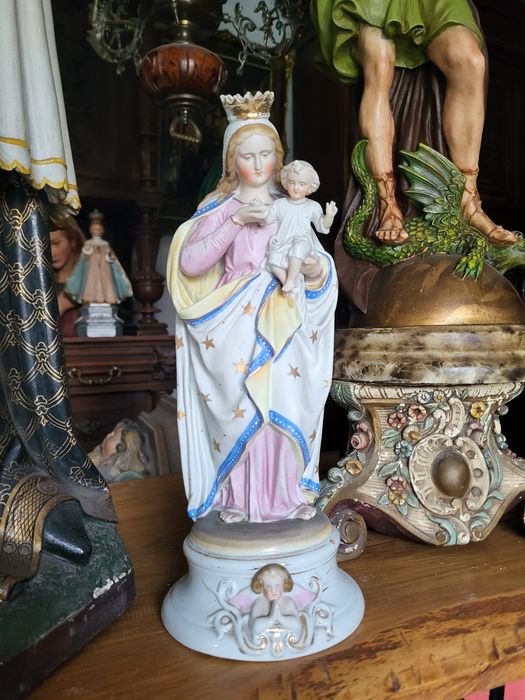 Stara figura Maryja Matka Boża biskwit