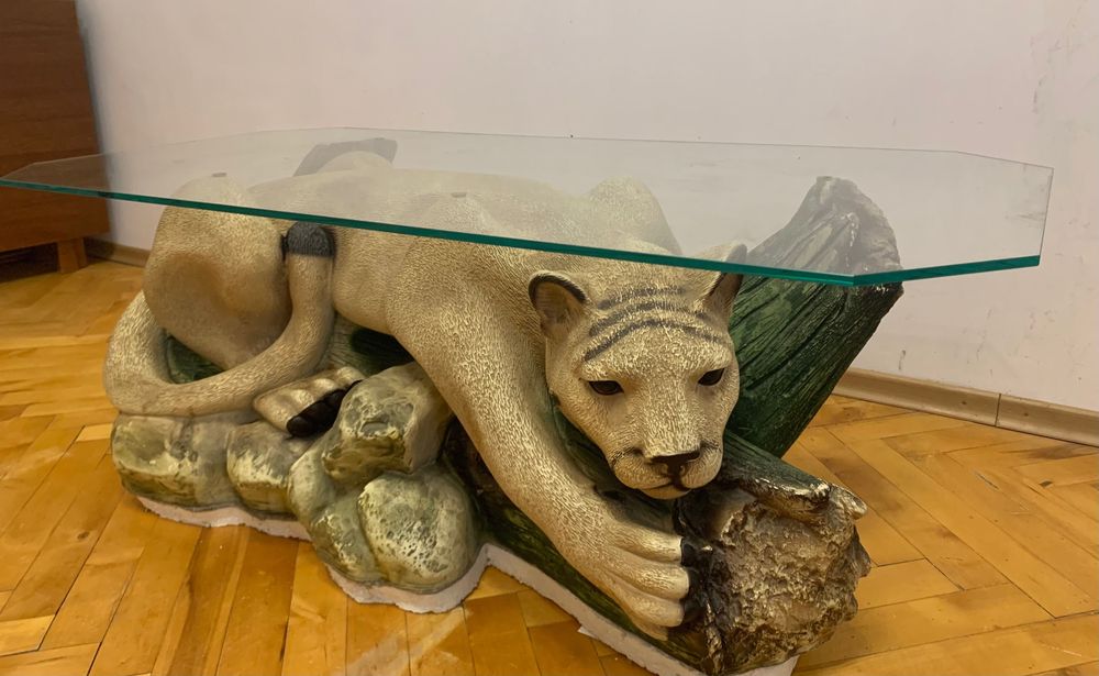 Стіл скляний  з Левицею гарному стані