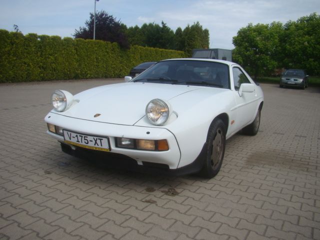 Porsche 928