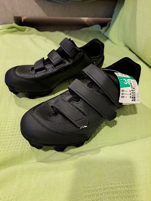 Sapatos de encaixe de senhora,  tamanho 38