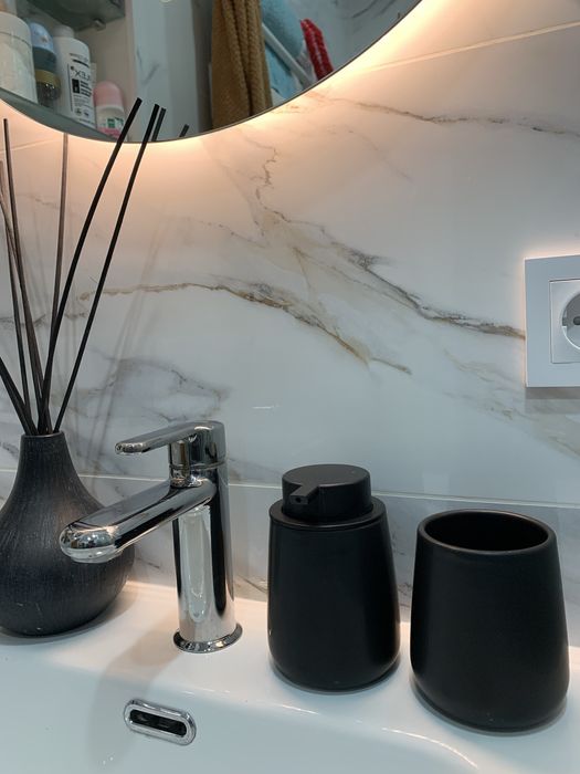 Conjunto de saboneteira e copo de WC, novos.