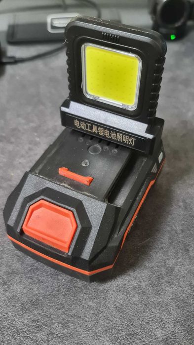 Фонарь, прожектор для АКБ Днипро-М, Makita, Bosch, DeWALT и т.д.