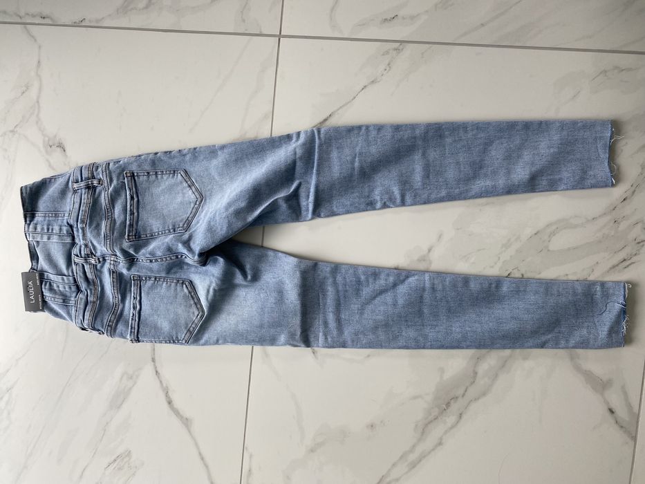 Nowe jeansy z metką