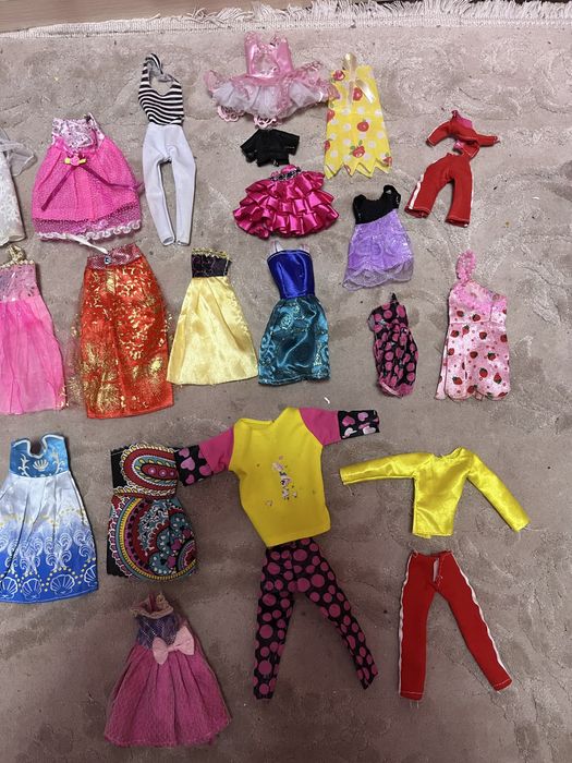 Лот одягу для барбі