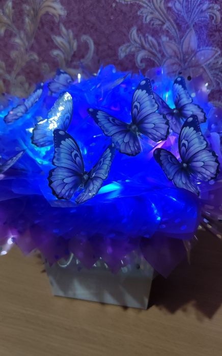 Букети з метеликів з підсвічуванням гірляндою