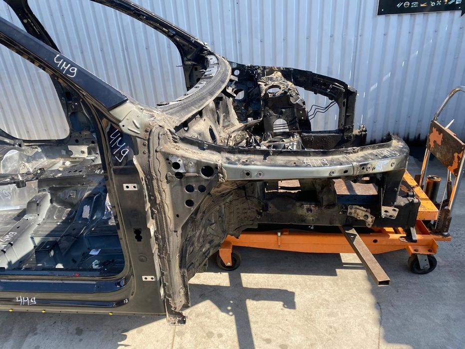 Кузов Четверть Передня Задня Ліва Права Ланжерон  Audi Q7 4M Ауди кю7