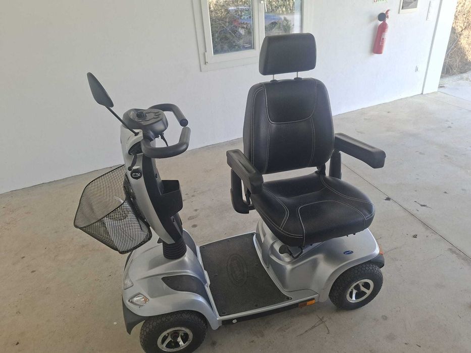 Scooter elétrica de mobilidade reduzida Invacare Orion