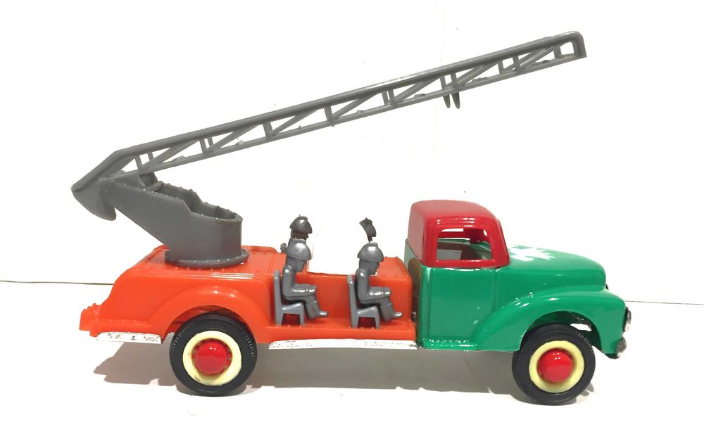 Camião antigo dos bombeiros da PEPE Camião antigo dos bombeiros da PEPE - 11