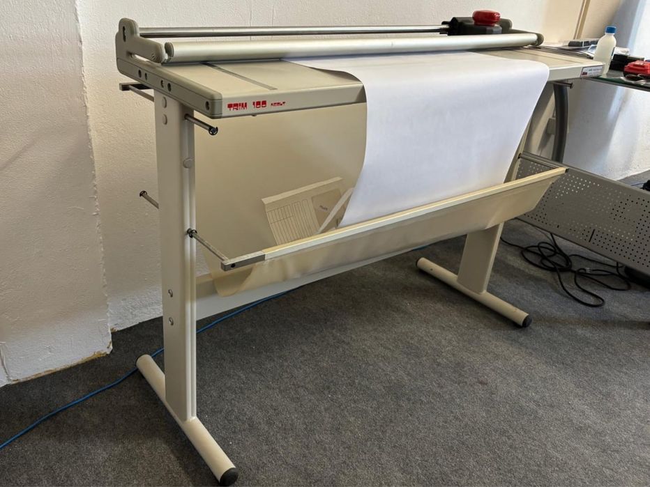 Cisalha Neolt Trim 100 em ótimo estado