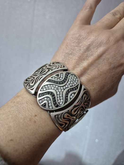 Срібний браслет з каміньцями