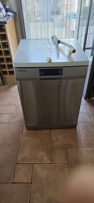 Vendo maquina de lavar loiça para peças ou arranjar