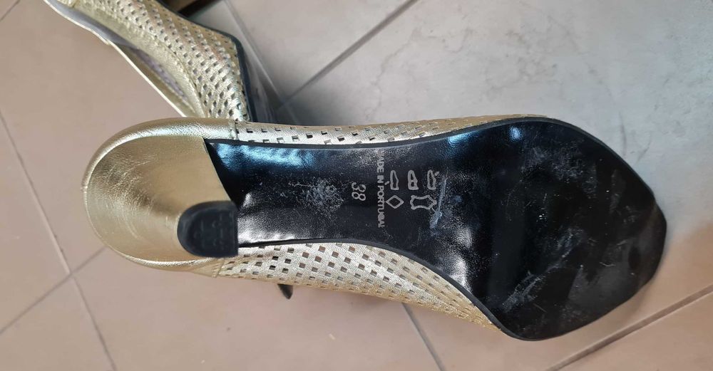 Sapatos dourados 38