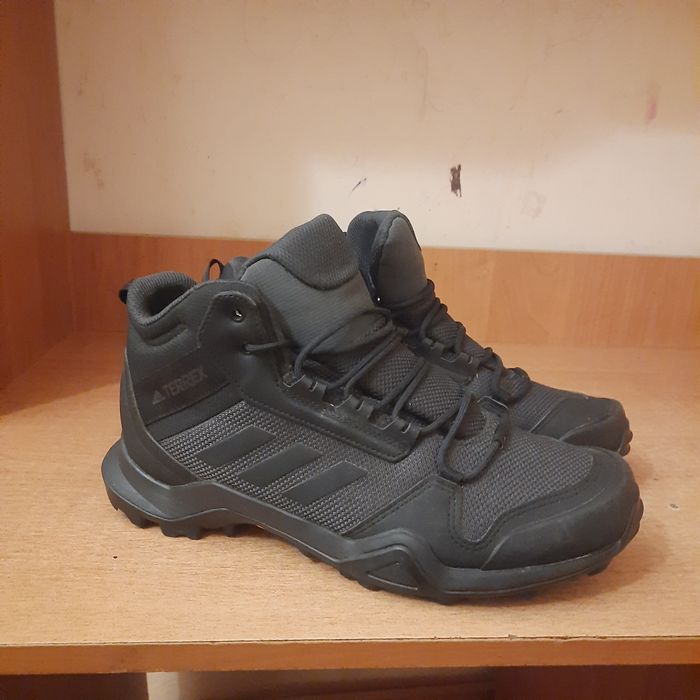 Продам черевики адідас на горетексі