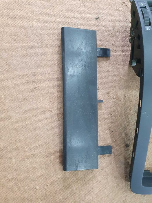 Panel konsola ramka kratka Vw Touran 04 rok kpl