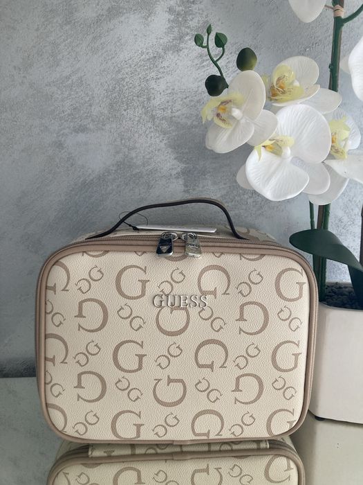 Nowa kosmetyczka kuferek Guess