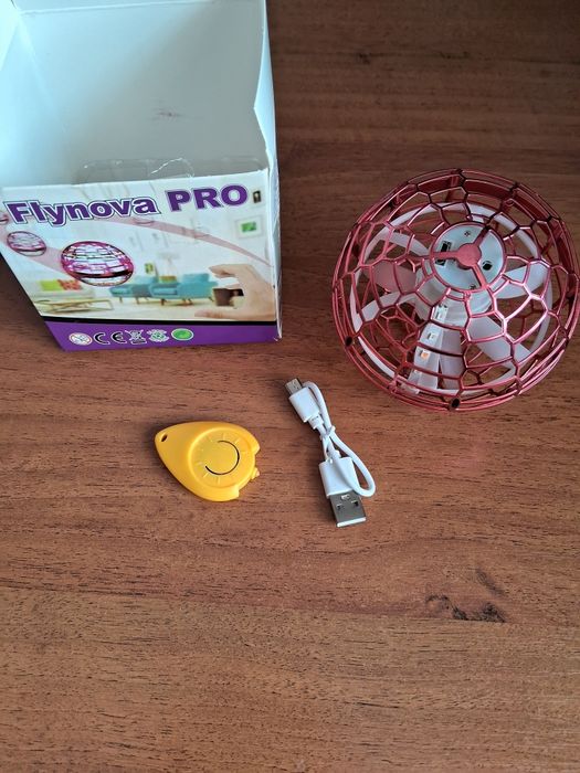 Іграшка для дітей Літаюча куля спінер зі світловими ефектами.