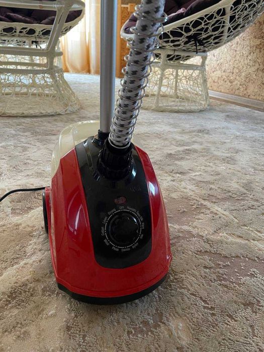 Вертикальна праска (відпарювач) для одягу Garment Steamer 1800W