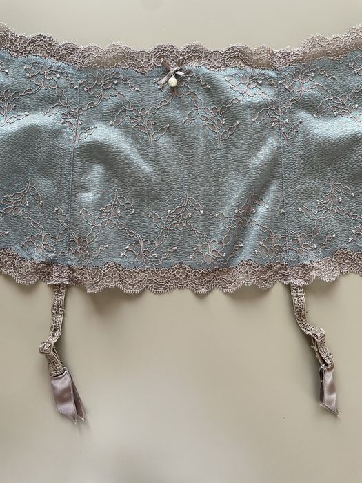 Набор поясов для чулков Victoria’s Secret, Triumph + подвязка-подарок