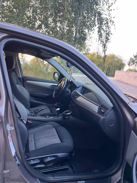 BMW X1 18D. — photo 5
