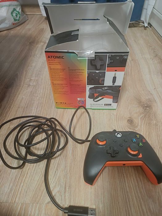Przewodowy kontroler do gier PDP Wired Controller for Xbox/PC w wersji kolorystycznej Atomic Black