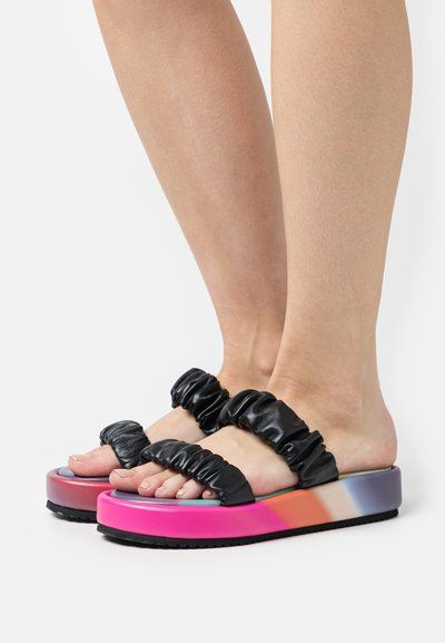 Klapki skórzane na platformie Paul Smith 38