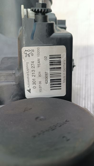 Vendo farol direito xenon de Peugeot 407 ano 2007