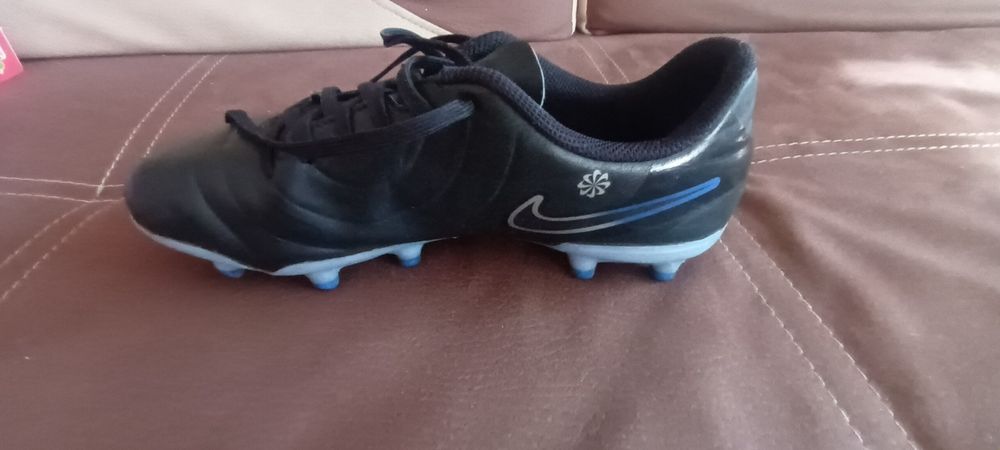 Buty piłkarskie, korki Nike Tiempo rozm. 38.5