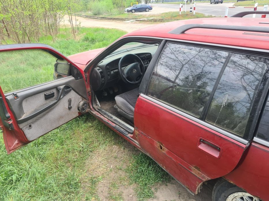 Opel omega a 2.0 по запчастям,  мотор в отличном состоянии ещё на авто