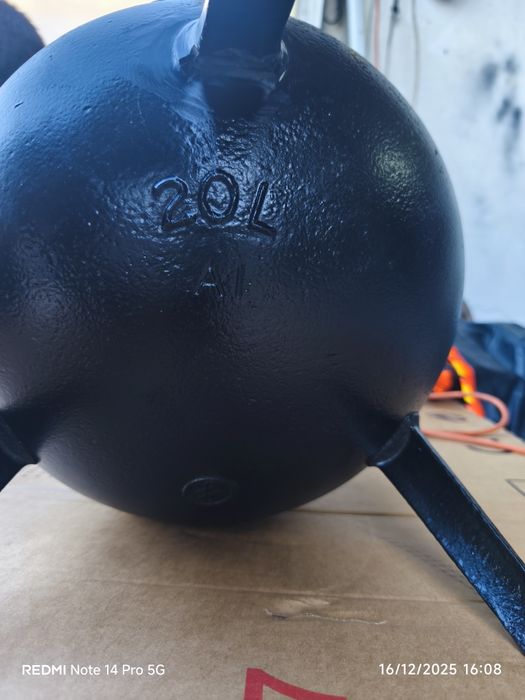 Pote antigo  de três pernas