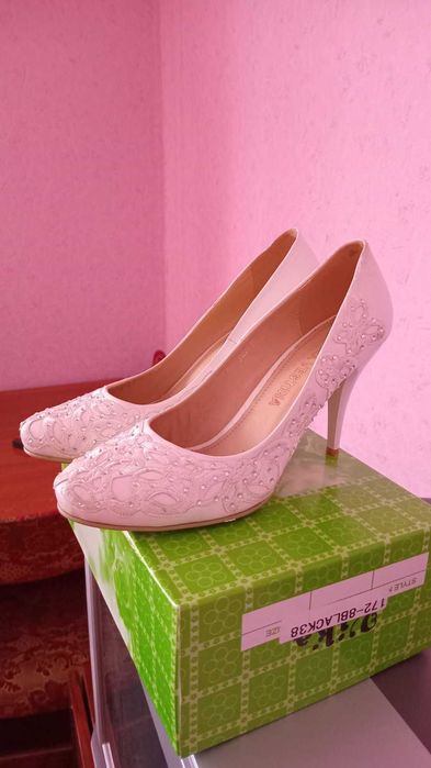 Весільні туфлі, весільне взуття