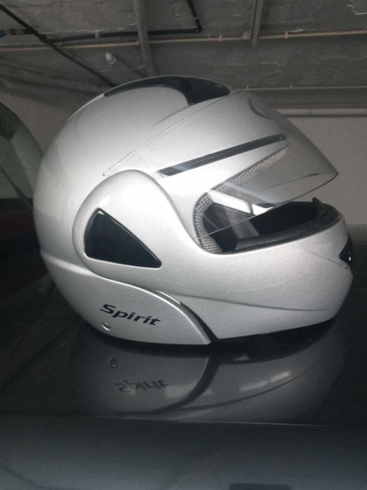 Capacetes Mota SHOEI e NAU SPIRIT.