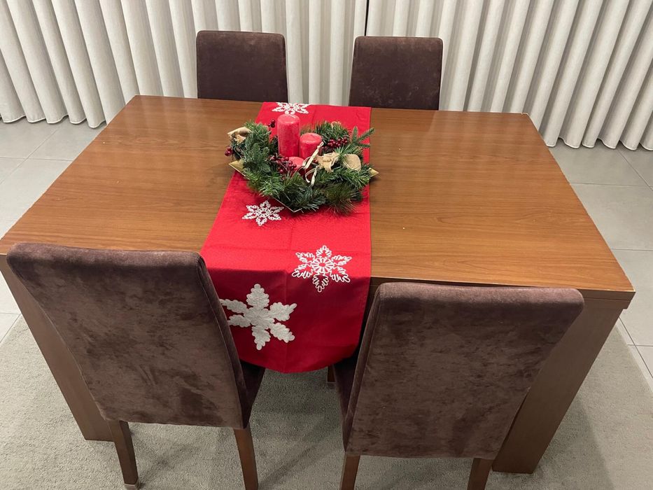 Vendo mesa jantar com 6 cadeiras