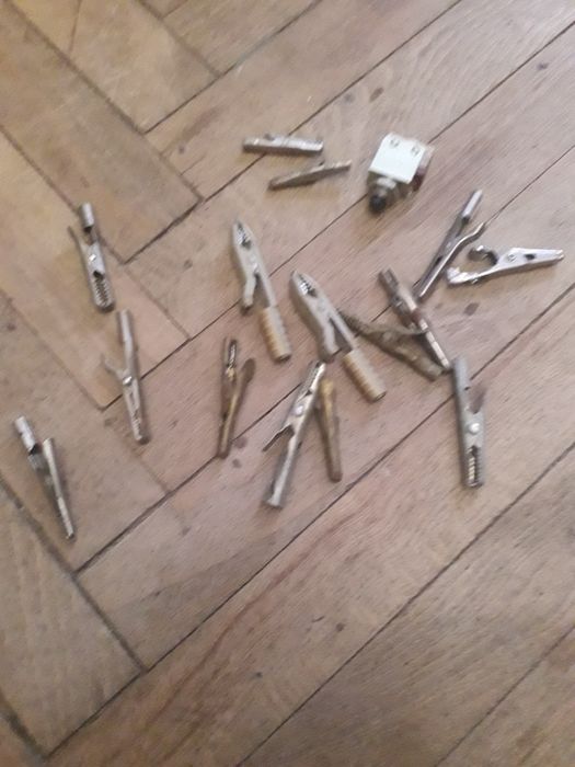 Ліхтарик прожектор на акумуляторі свєтодіодах,Резист.сп3-38 к22м,220ом